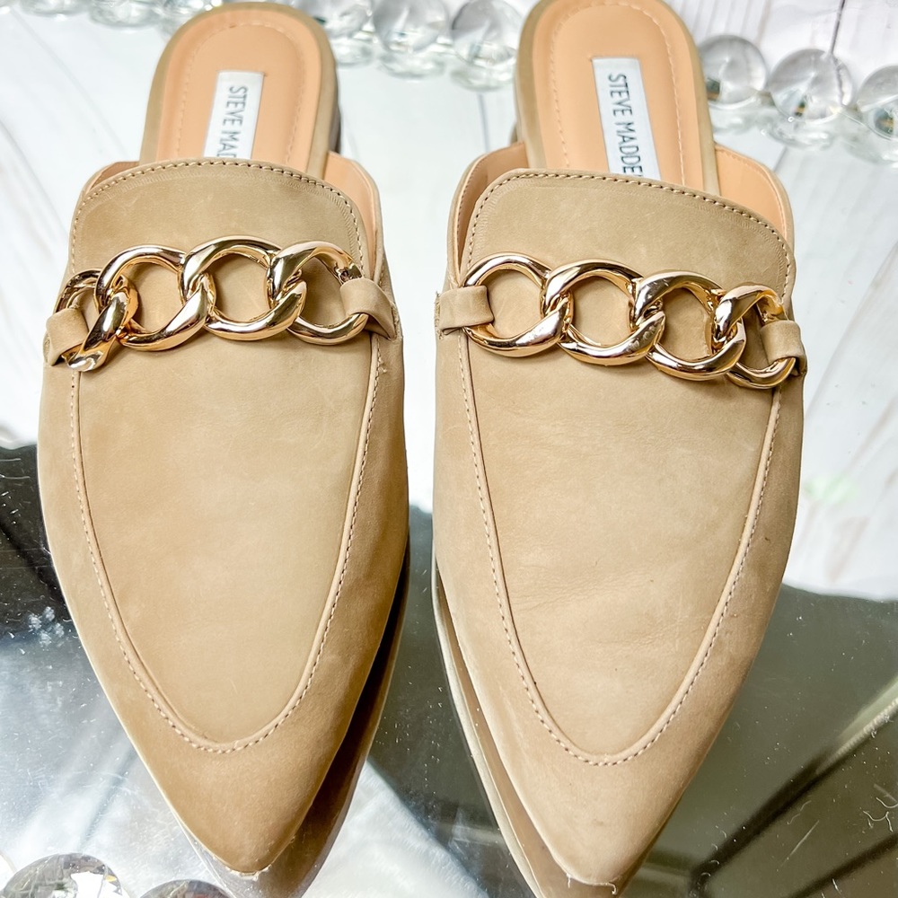 Steve Madden Nubuck suede  flat mules with gold chain.